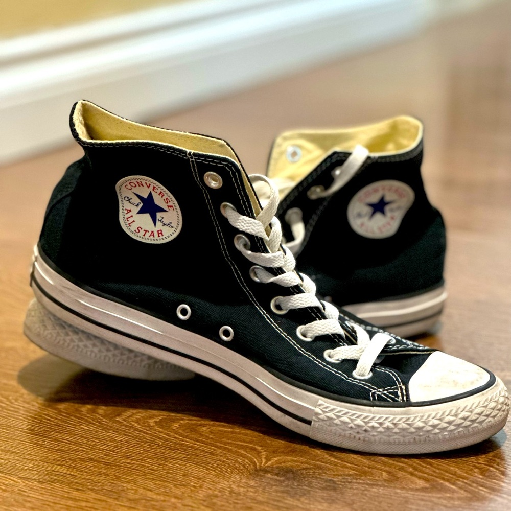 Men’s Black Converse size 9 in good condition